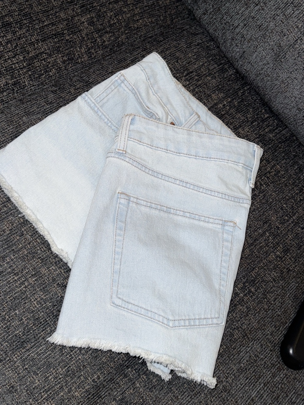 Light Wash Frayed Hem Denim Shorts - Casual Everyday Style